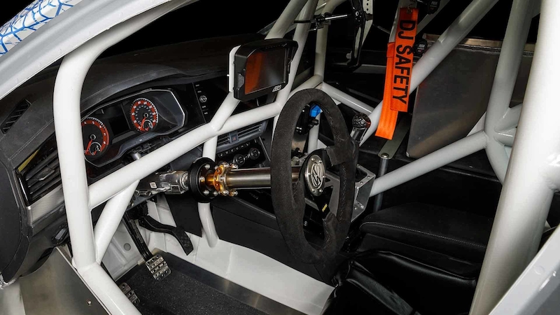 Tento VW Jetta dá 335 km/h! 