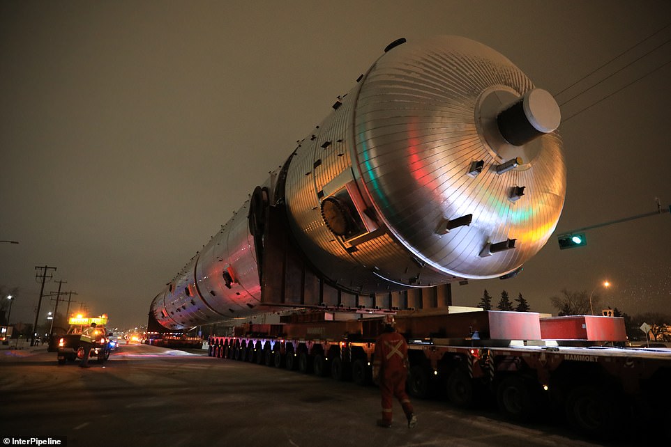 VIDEO: nadrozmerný náklad, 882 ton, 97 metrov!