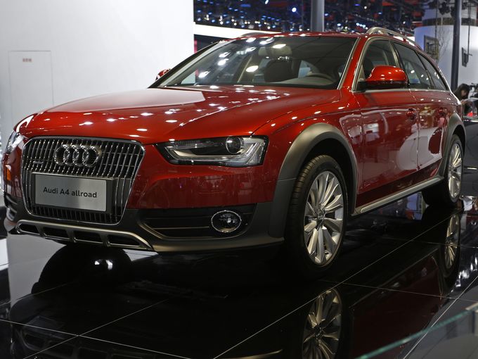 Audi A4 s pohonom štyroch kolies patrí do luxusnej triedy s výbornou bezpečnosťou