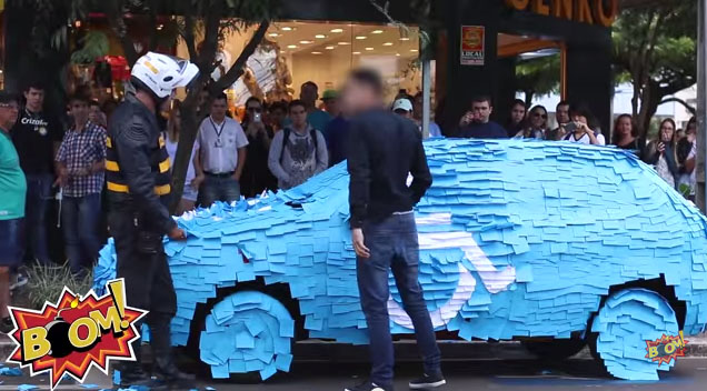 Nelegáne parkovanie na mieste pre handicapovaných sa mladíkovi nevyplatilo... 