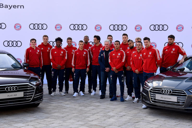 Futbalisti Bayernu dostali od Audi nové autá. Aké si vybrali?