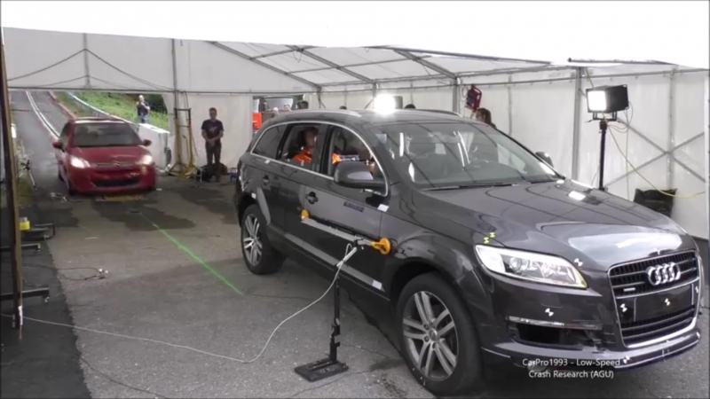 2006 Audi Q7 Vs. 2014 Citroën C3 crash test - zrážka pri nízkej rýchlosti