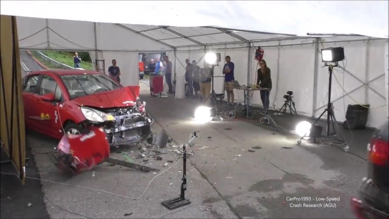 2006 Audi Q7 Vs. 2014 Citroën C3 crash test - zrážka pri nízkej rýchlosti