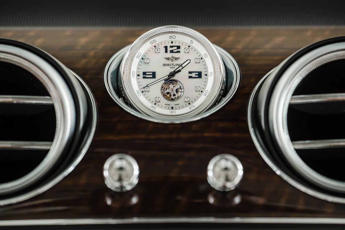 Hodinky Breitling sú luxusným doplnkom, ktorý zdvojnásobí cenu Bentley Bentaygy!