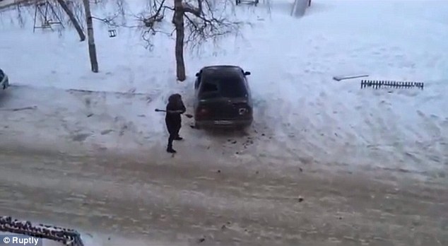 Žena vs. auto bývalého manžela 