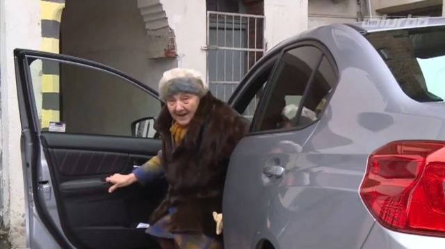81-ročná babička vs. 300-koňové Subaru WRX STI!