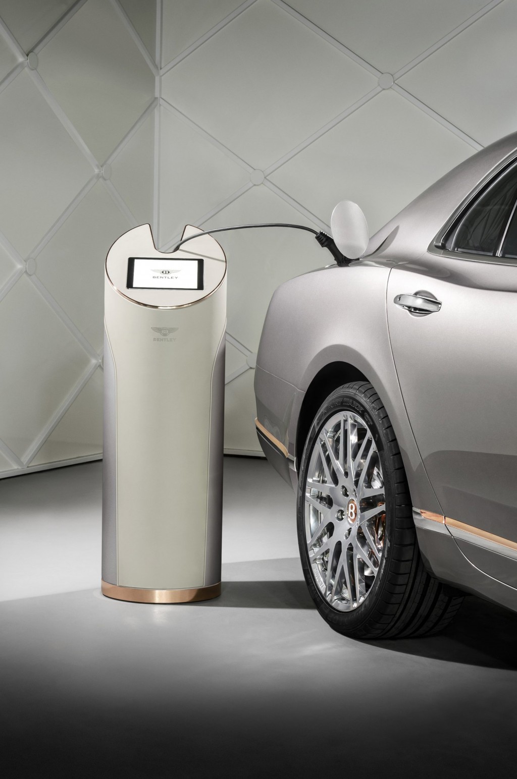 Kam ten svet speje, Bentley s elektromotorom