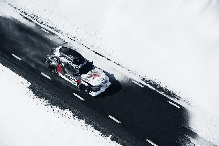 Čo dokáže Audi RS6 DTM na snehu?