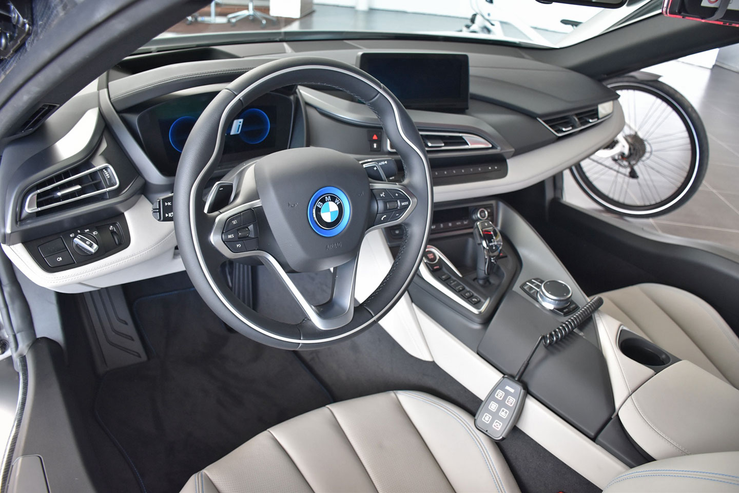 bmw i8 polícia