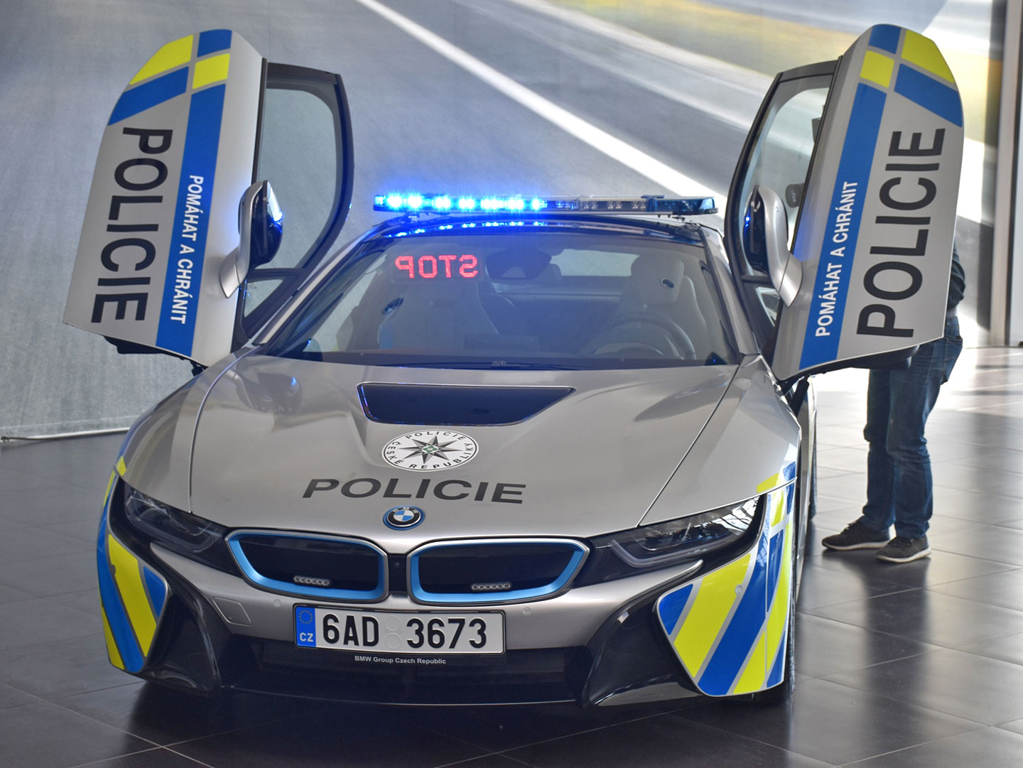 policajne bmw i8