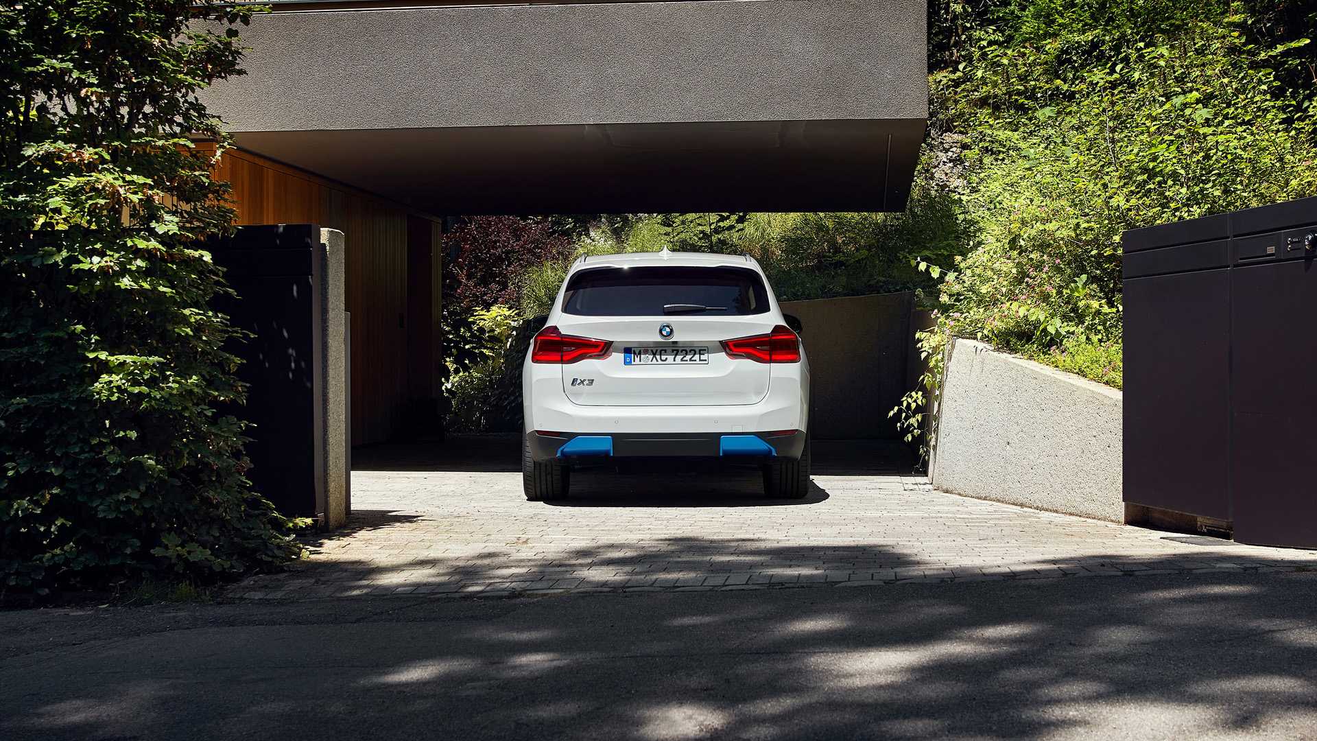 Nové elektroSUV od BMW, iX3, je len zadokolka