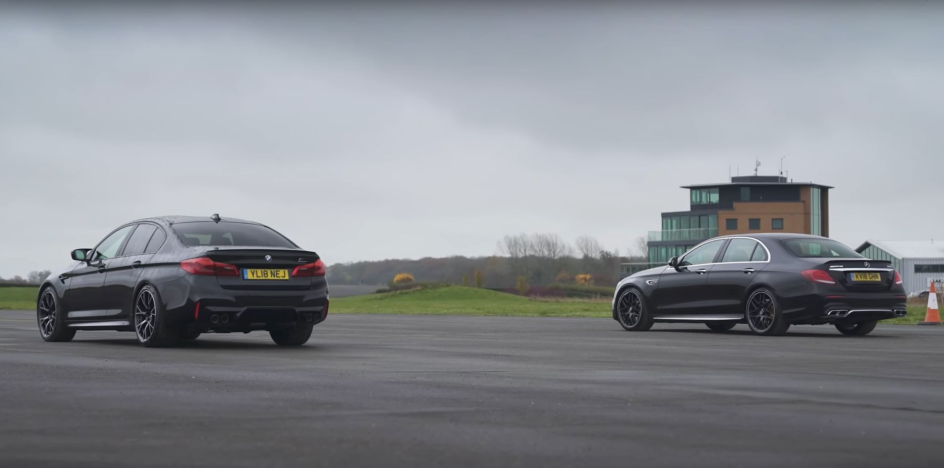 VIDEO: súboj najrýchlejších sedanov, BMW M5 vs. Mercedes AMG E63!