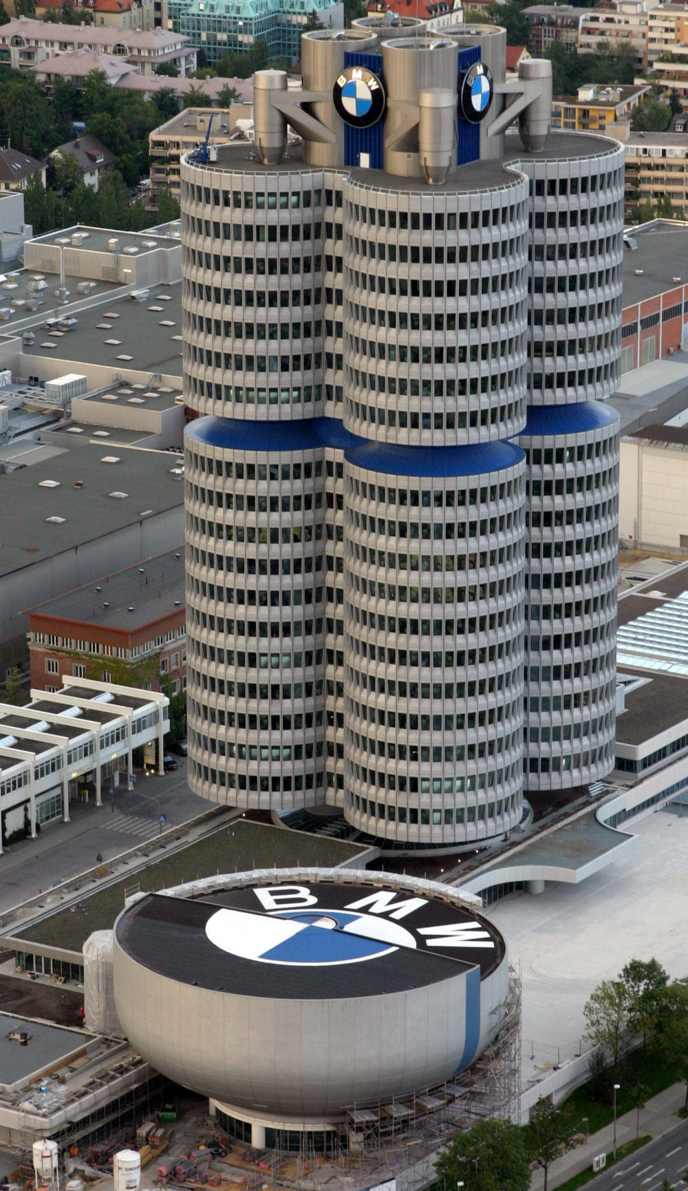 Známe automobilové značky: Čo o nich viete?