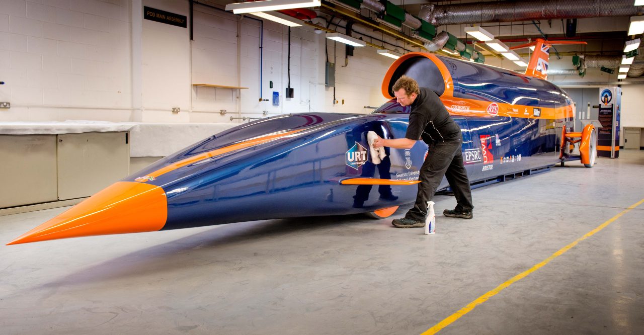 Bloodhound SSC je dizajnovaný tak, aby prekonal nadzvukovú rýchlosť a udržal sa pri zemi