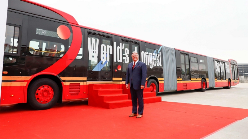 Veľkokapacitný autobus BYD K12A je rekordérom dĺžky aj počtu pasažierov - Až 250 osôb! 