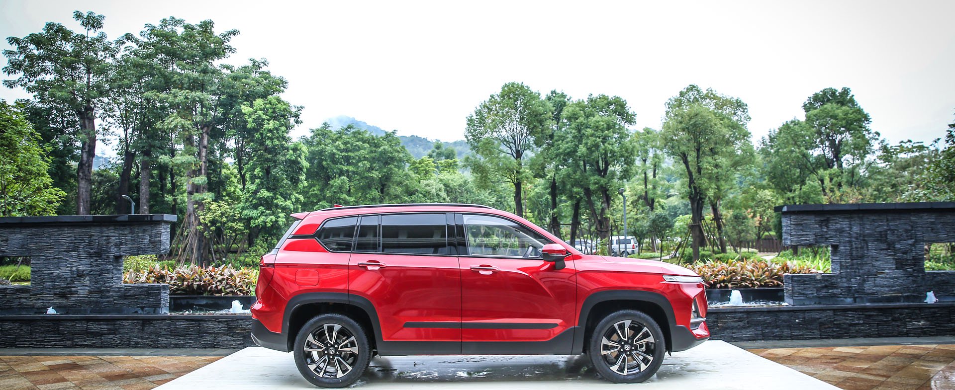 Toto luxusné čínske SUV stojí 12 700€! Bral by si ho?