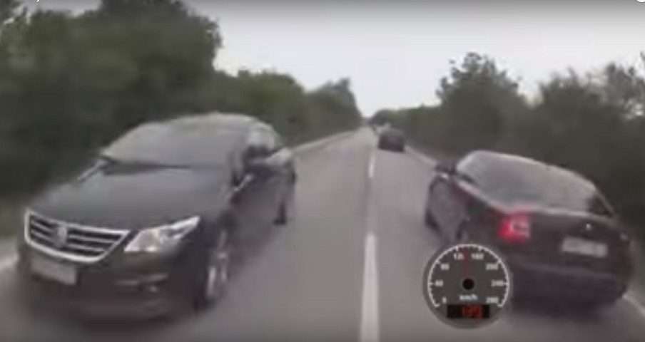 Šialená jazda motorkára z Trenčína do Bánoviec nad Bebravou pobúril internet - Aký trest navrhuješ? 