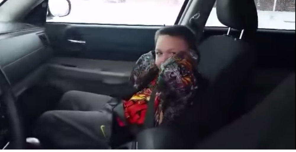 Video: Chlapec parkuje ako profík!