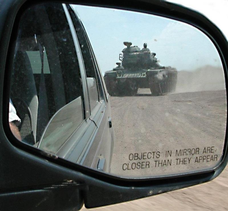 Výrobcovia varujú aj na samotných spätných zrkadlách