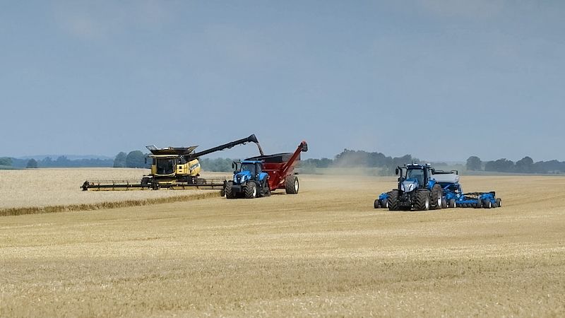New Holland T8 NHDrive pri práci