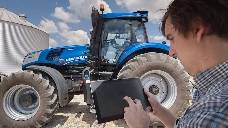 Traktor New Holland T8 NHDrive