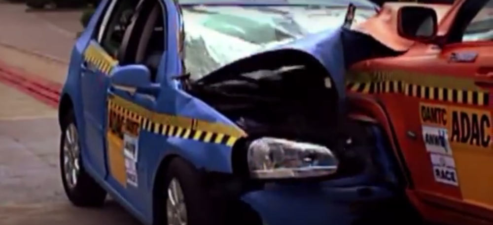 SUV vs. vozidlo typu hatchback pri zrážke 