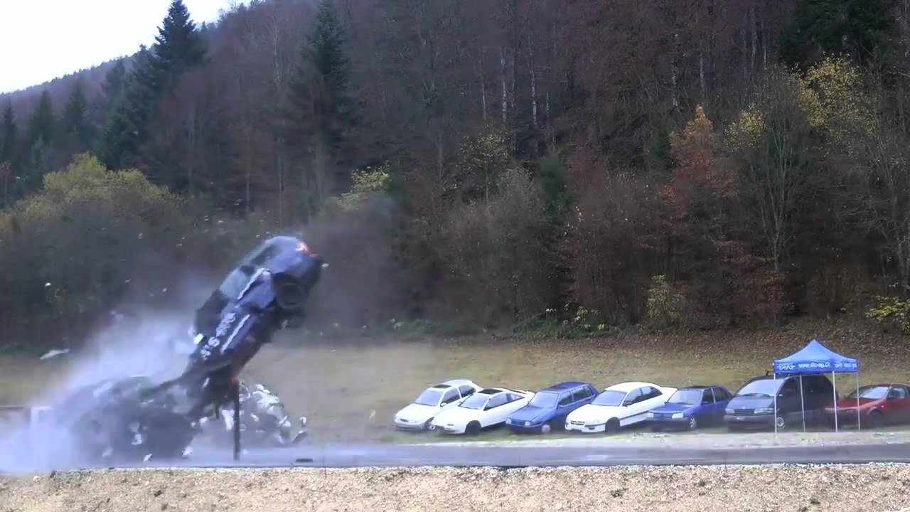 Najbrutálnejší crash test! Havária pri 200 km/hod!