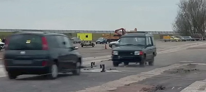 Crash test: Land Rover Discovery v zrážke s Renaultom Espace!