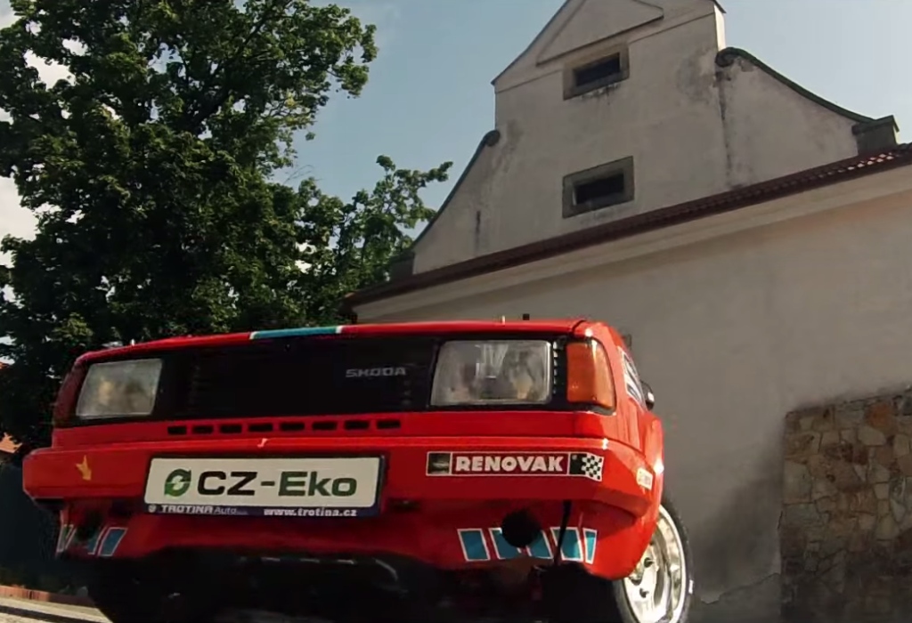 Video: Borec na Škodovke trhá asfalt!