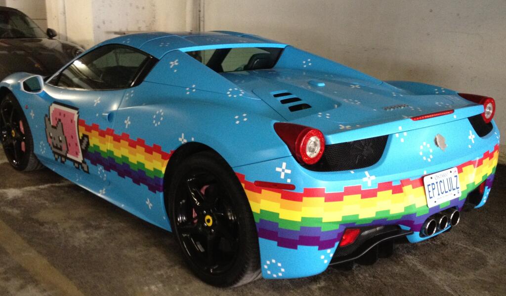 Ferrari 458 Spider v zlate a najšokujúcejšie úpravy celebrít