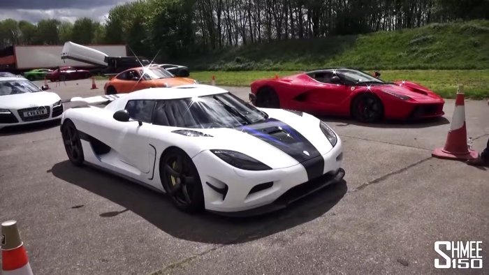 Drag race Koenigsegg Agera N vs. LaFerrari 