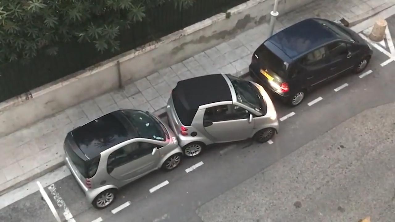 Vodička roka: Ako zaparkovať Smart na rušnej ulici? 