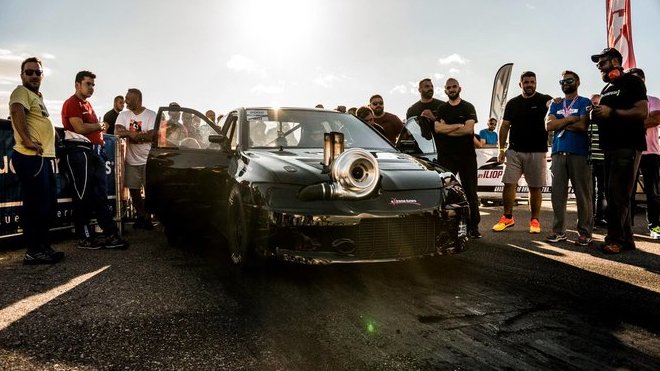 Mitsubishi Lancer Evo trhá betón aj svetové rekordy!