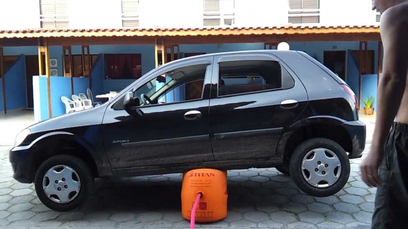 Balónový hever na výfukové plyny! Dvíha bez námahy?