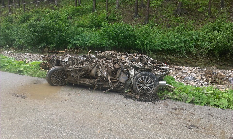 Smutný pozdrav z Vrátnej: Keď rodiny prichádzajú o autá...