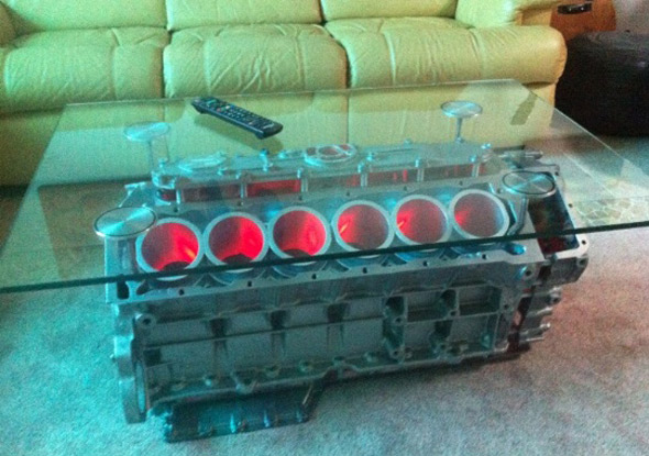 Stôl z motora