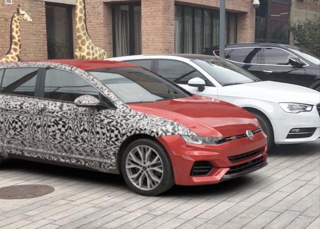 Tajné foto: toto je nový VW GOLF 8. generácie!