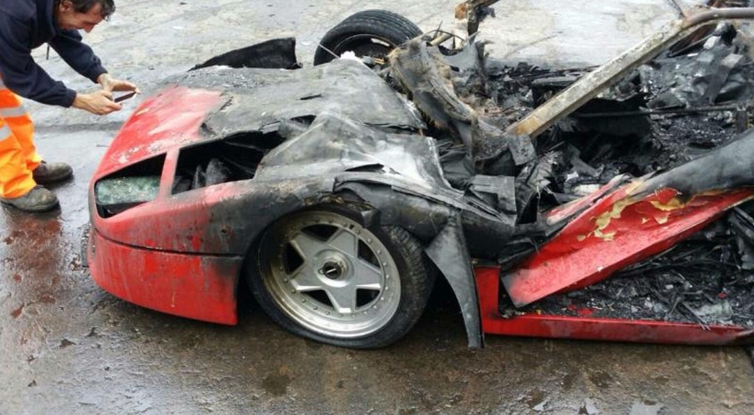 Zhorené Ferrari F40