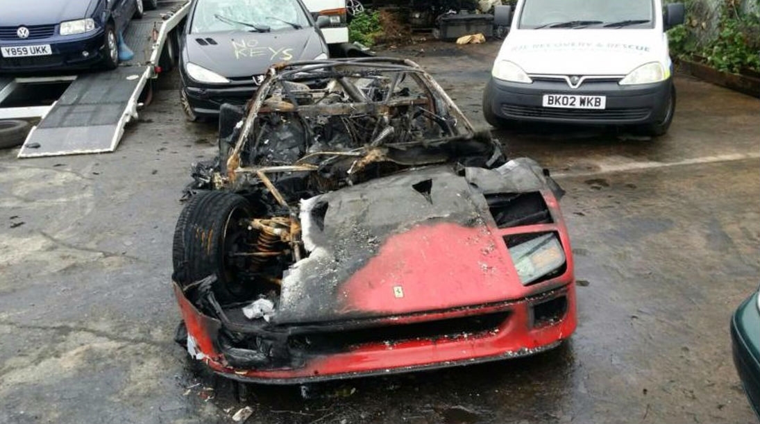 Zhorené Ferrari F40