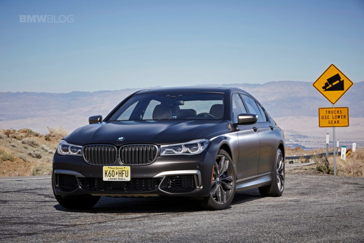 BMW M760Li - mnohými označovaný za jasného víťaza. Ako to dopadne? 