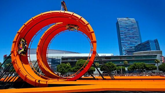 Vystúpenia a svetové rekordy tímu Hot wheels popierajú zákony gravitácie!Vystúpenia a svetové rekordy tímu Hot wheels popierajú zákony gravitácie!