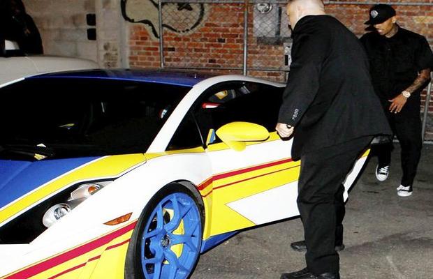 Ferrari 458 Spider v zlate a najšokujúcejšie úpravy celebrít