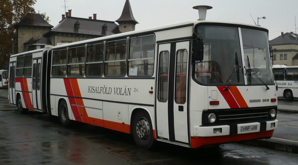 Čo spája Porsche a starý Ikarus?