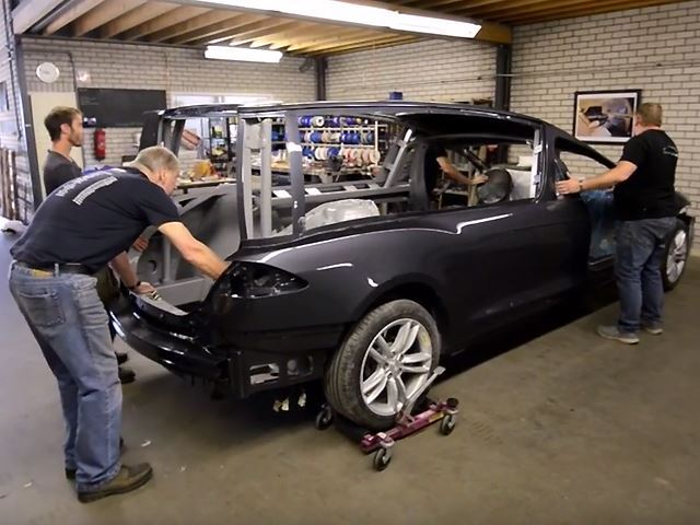 Táto Tesla vás zaručene odvezie do hrobu!