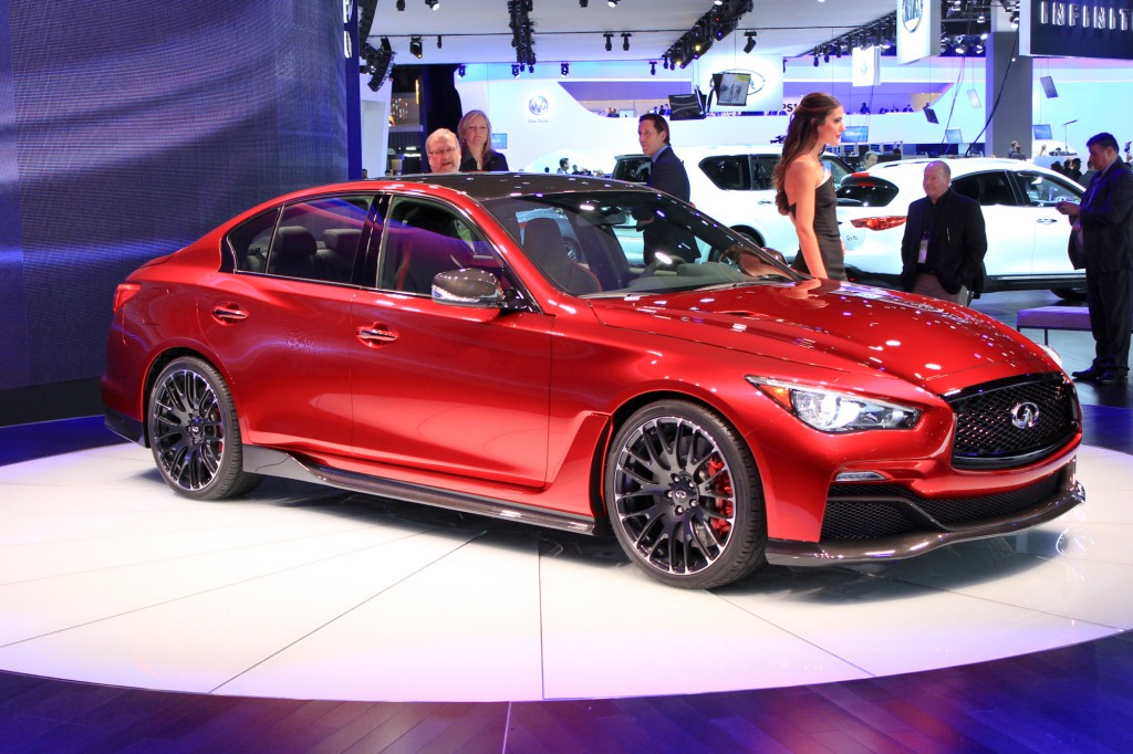 Infiniti Q50 Eau Rouge, legendárne meno, ponúkne legendárny zážitok?