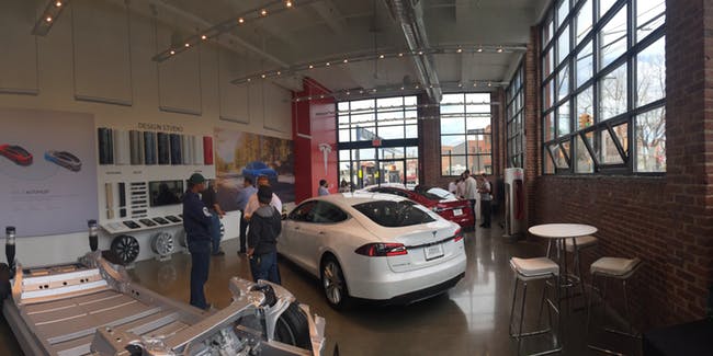 Najlacnejšia Tesla Model 3 konečne spustila predaj! Od 30 747 €!