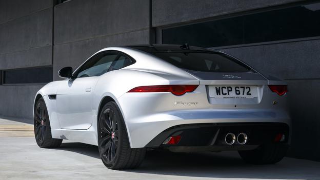 Jaguar F-Type R Coupé: Šelma idúca po krku Porsche 911! 