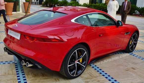 Jaguar F-Type R Coupé: Šelma idúca po krku Porsche 911! 