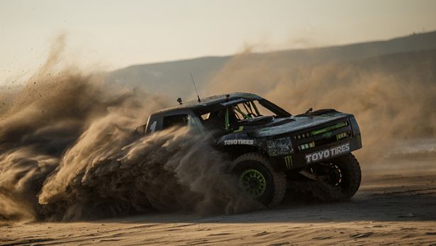 Najvzrušujúcejšie video roka: Vychutnajte si Trophy Truck s výkonom 800 koní!