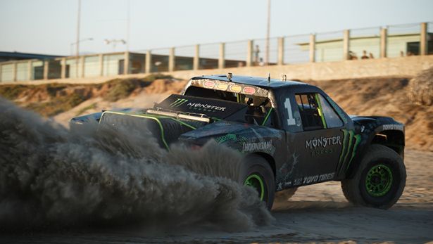 Najvzrušujúcejšie video roka: Vychutnajte si Trophy Truck s výkonom 800 koní!